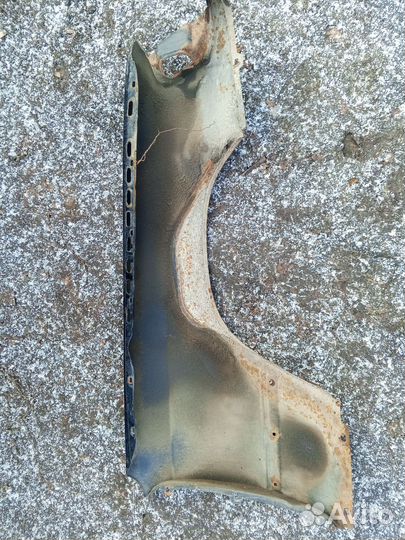 Крыло левое Мерседес 124