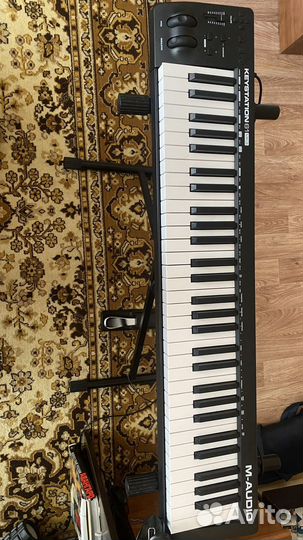 Миди клавиатура M-Audio Keystation 61 mk3 + стойка