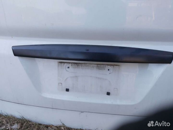 Пятая дверь nissan serena C 25