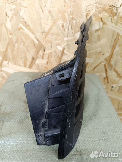 Решетка бампера радиатора правая Lexus LS500 5