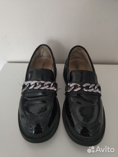 Продам туфли лоферы на девочку