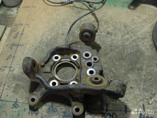 Задний поворотный кулак Nissan murano 03г