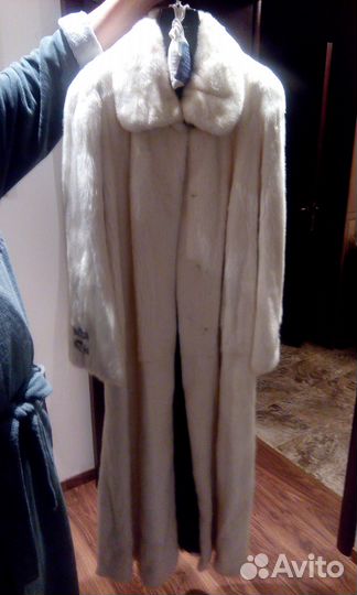 Продаю шубу белая норка в пол Италия