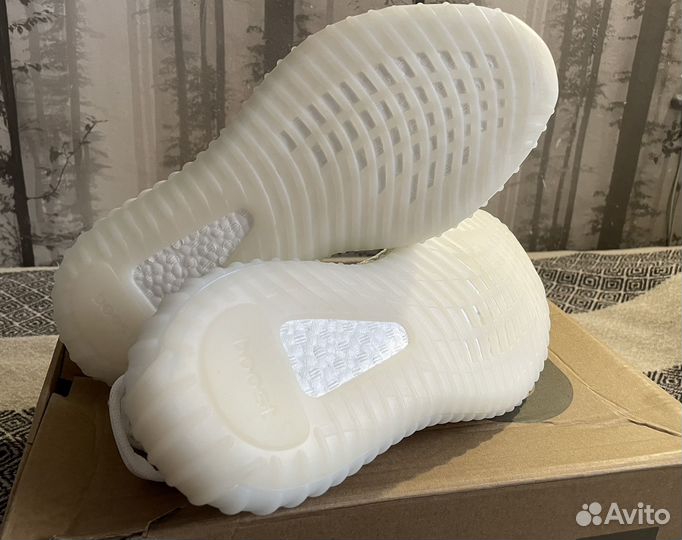 Кроссовки Adidas yeezy boost 350 белые crema