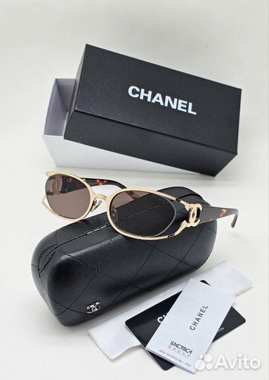 Солнцезащитные очки Chanel