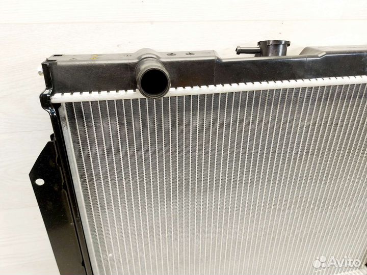 Радиатор охлаждения Mitsubishi Pajero 2. 3,5 V6