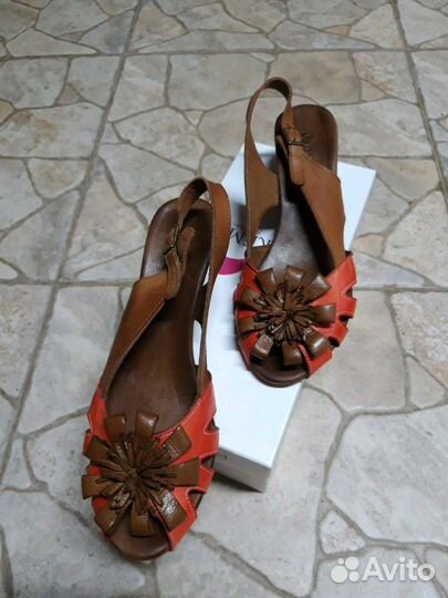 Босоножки кожаные