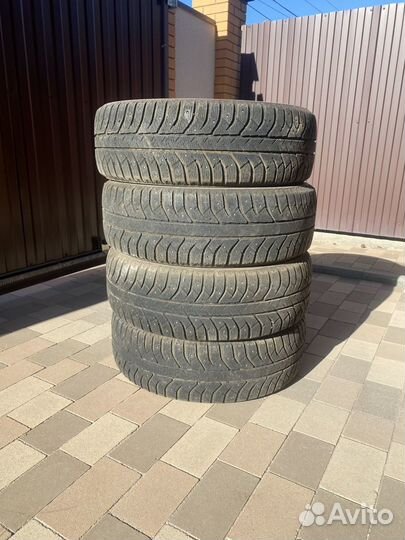 Bridgestone Ice Cruiser 7000 235/65 R17