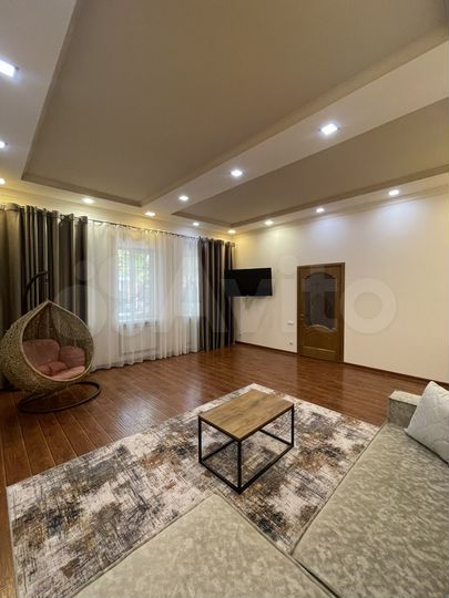 3-к. квартира, 90 м², 1/1 эт.