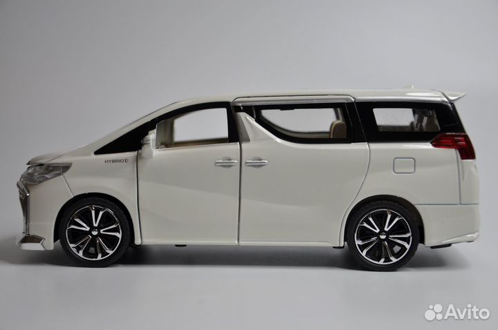 Модель автомобиля Toyota Alphard металл