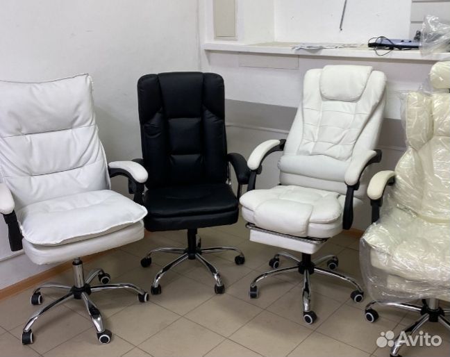 Офисное, компьютерное кресло руководителя