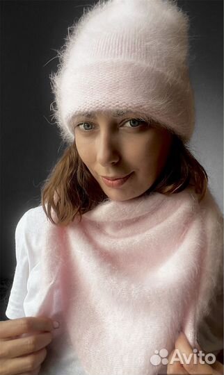 Шапка женская и косынка вязаная из ангоры