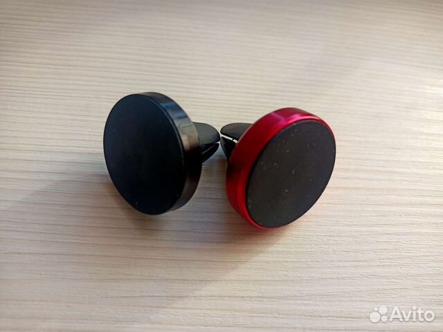 Магнитный держатель для телефона в авто