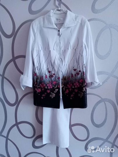 Костюм женский