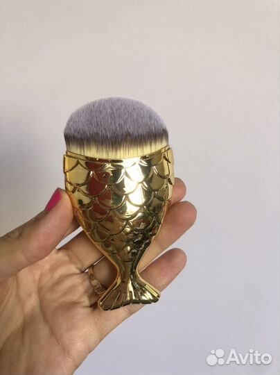 Кисть для макияжа