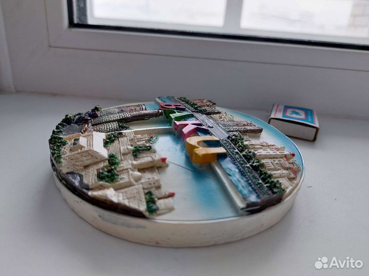 Сувенирная статуэтка