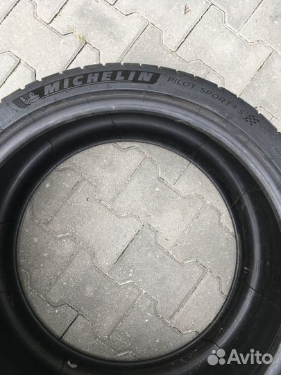 Michelin Pilot Sport 4 S 245/35 R20 и 305/30 R21 95Y