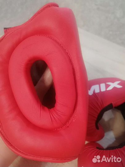 Боксерские перчатки и шлем