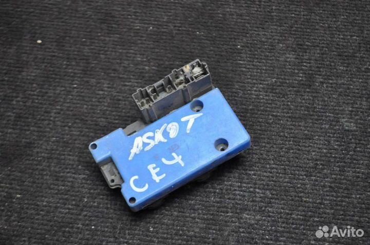 Блок управления стеклоподъемниками Honda Ascot CE4