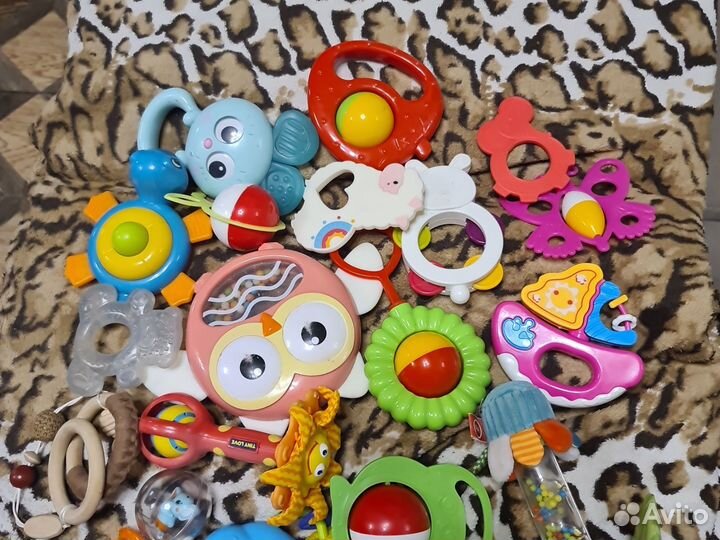 Игрушки, погремушки, грызунки для малышей пакетом
