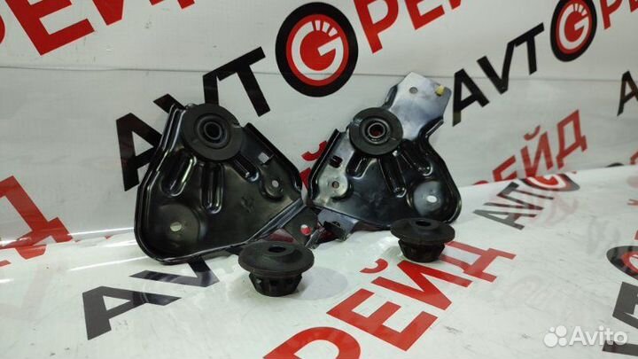 Крепление радиатора Nissan Bluebird Sylphy QG10