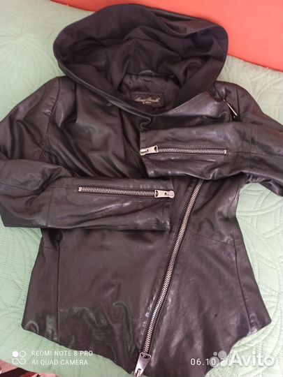 Кожаная куртка с капюшоном