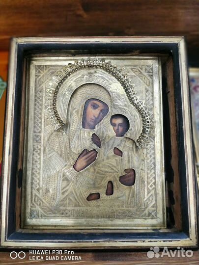 Икона Старинная. В киоте. Тихвинская Божья Мать