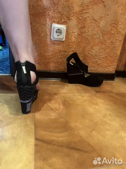 Босоножки новые Baldinini