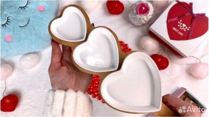 Новая менажница на деревянном подносе