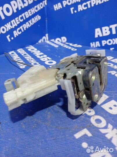 Передний правый замок двери Nissan X-Trail T30