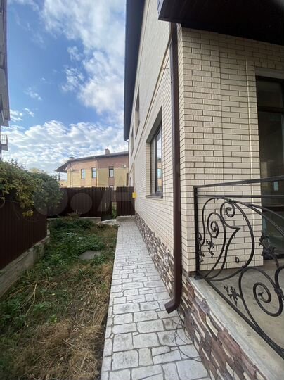 Дом 220 м² на участке 4 сот.