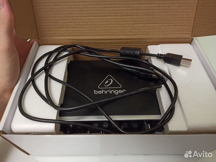 Внешняя звуковая карта Behringer U-phoria umc204hd