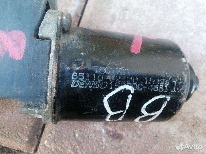 Мотор переднего стеклоочистителя Toyota BB NCP30