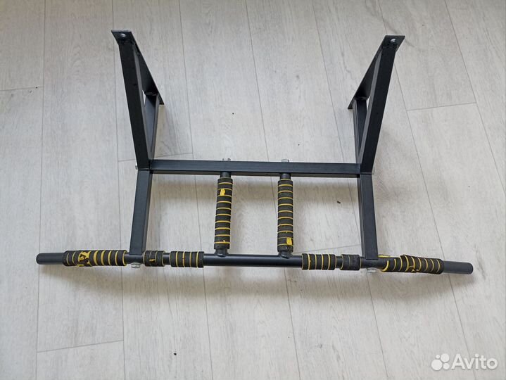 Турник настенный