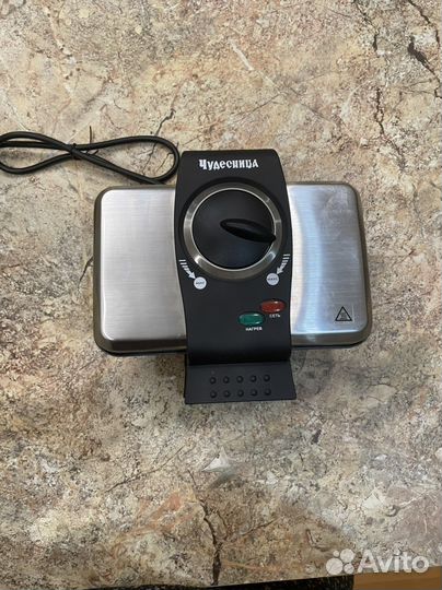 Электрическая вафельница