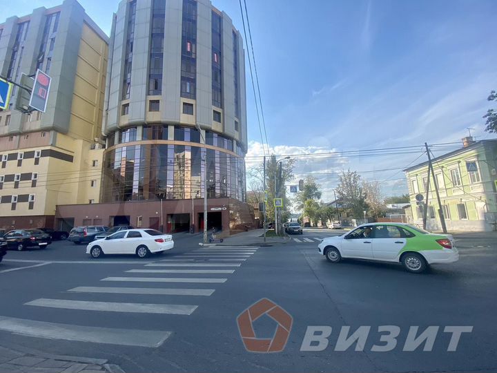 Офис в центре города с парковкой и мокрой точкой