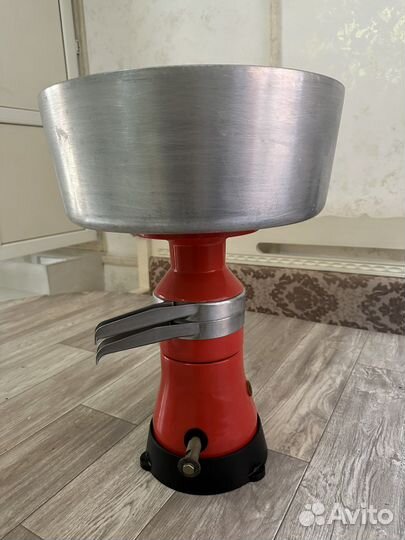 Сепаратор для молока ручной