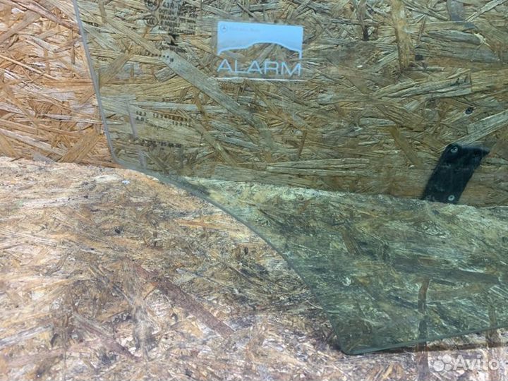 Стекло двери переднее правое Mercedes-Benz