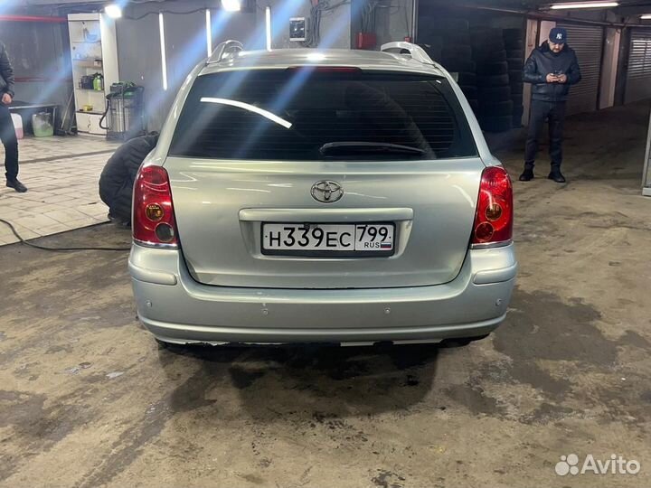 Автомобиль toyota avensis