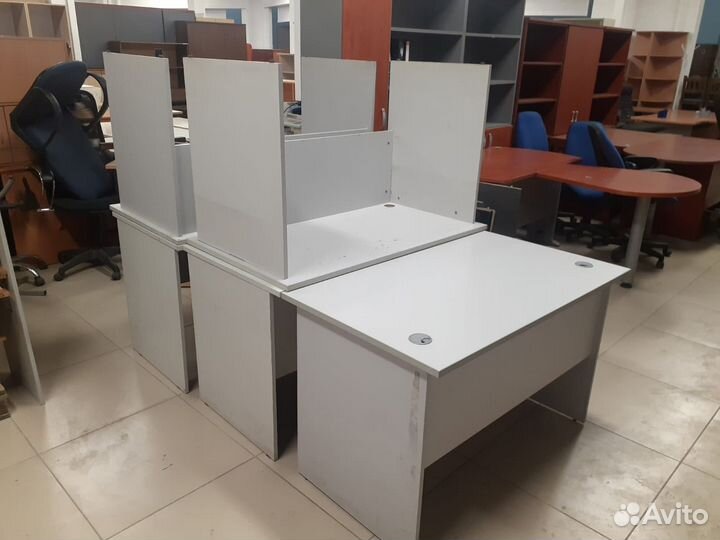 Столы прямые, много, Б.У. Этот товар в Екатеринбур