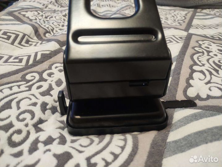 Дырокол для бумаг, мощный