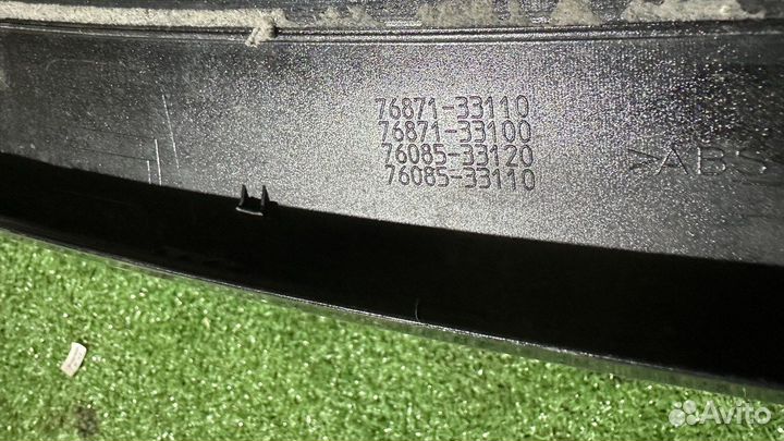 Спойлер багажника Toyota Camry V70 V75