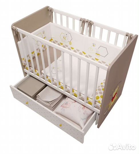 Детская кроватка с маятником и матрасом