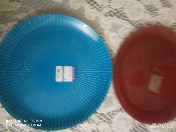 Тарелки, графин, чайник. Рюмки