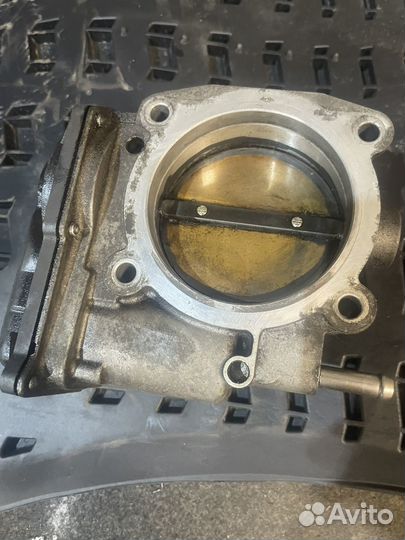 Дроссельная заслонка Lexus LX570