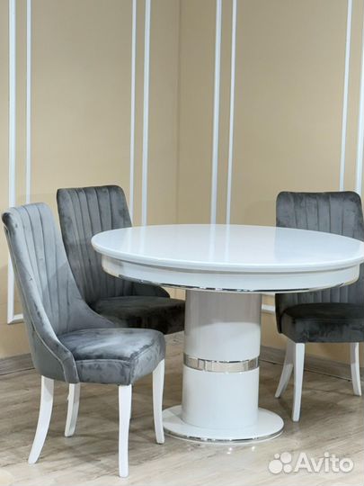 Стол: 32т стулья: 6300