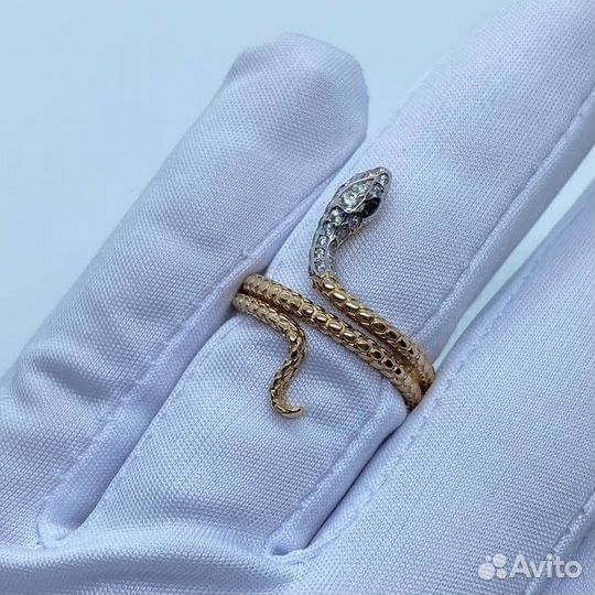 Золотое кольцо с камнем 18р