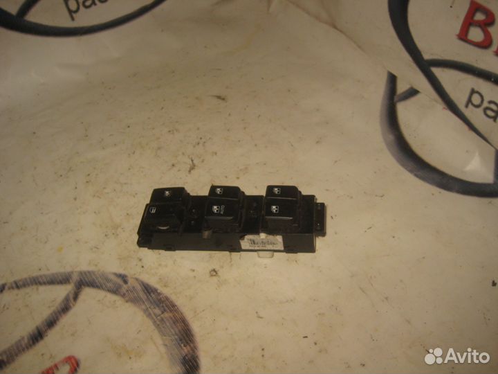 Блок кнопок стеклоподъемников Hyundai Santa Fе CM