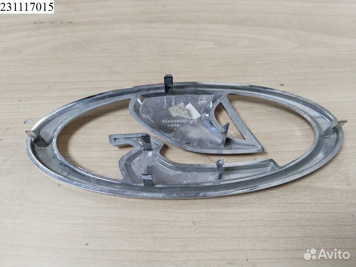 Эмблема на решетку радиатора LADA Vesta X-RAY