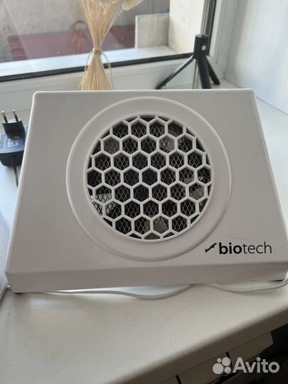 Лампа для маникюра и пылесос